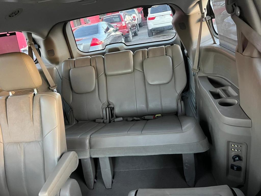 2011 CHRYSLER TOWN & COUNTRY LIMITED