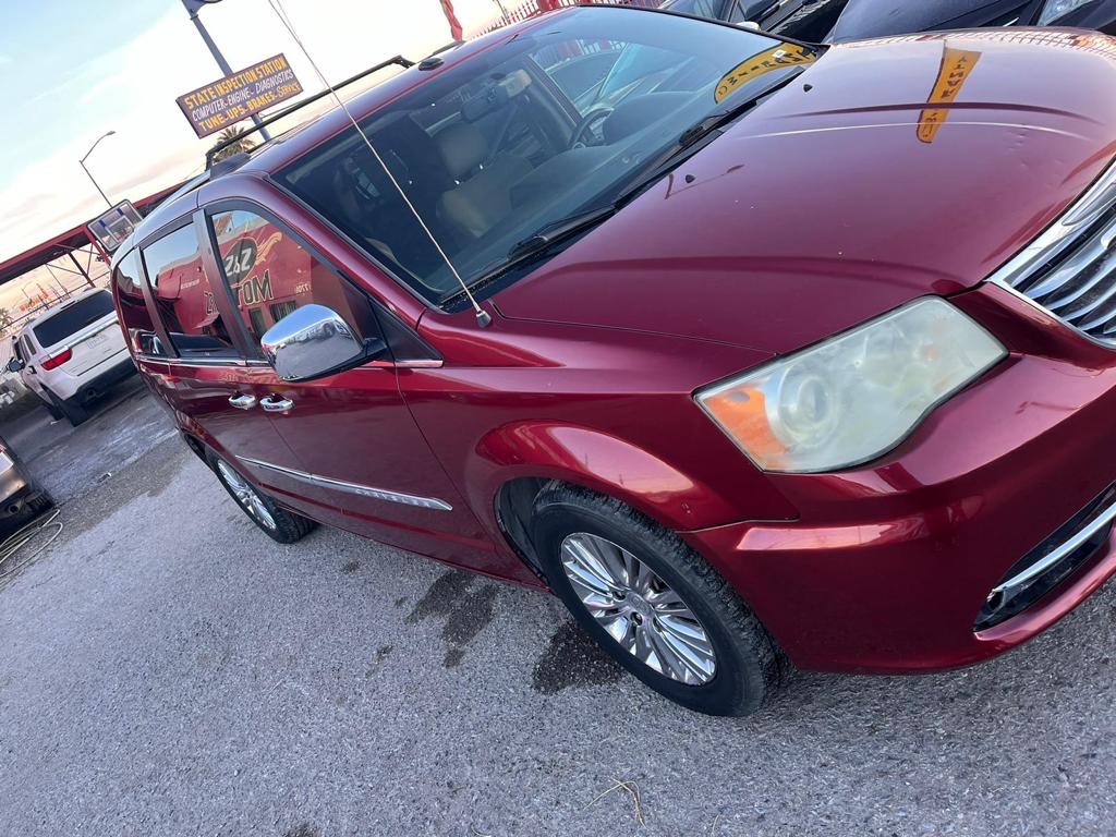 2011 CHRYSLER TOWN & COUNTRY LIMITED