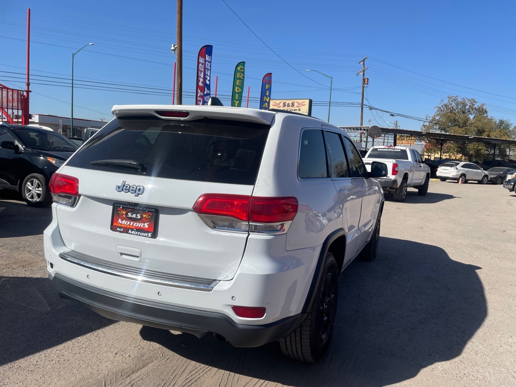 2017 Jeep Grand Cherokee Laredo photo 3